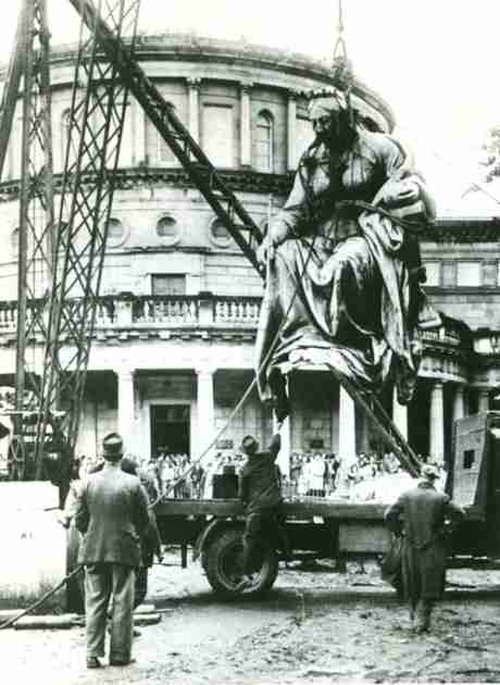 Statue of Queen Victoria